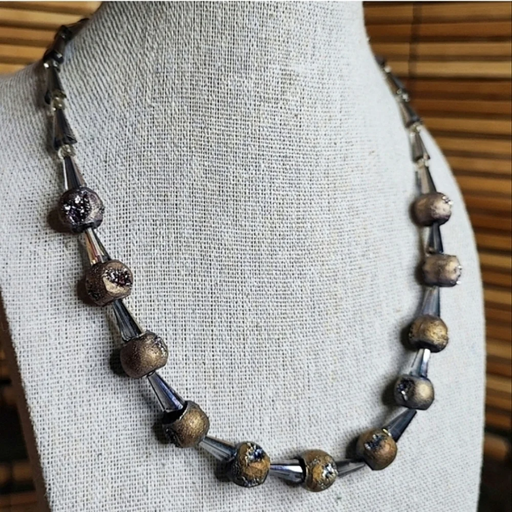 Plunder Black Smooth Tumbled Stone Cream Druzy Gold Tone Stretch Bracelet EUC